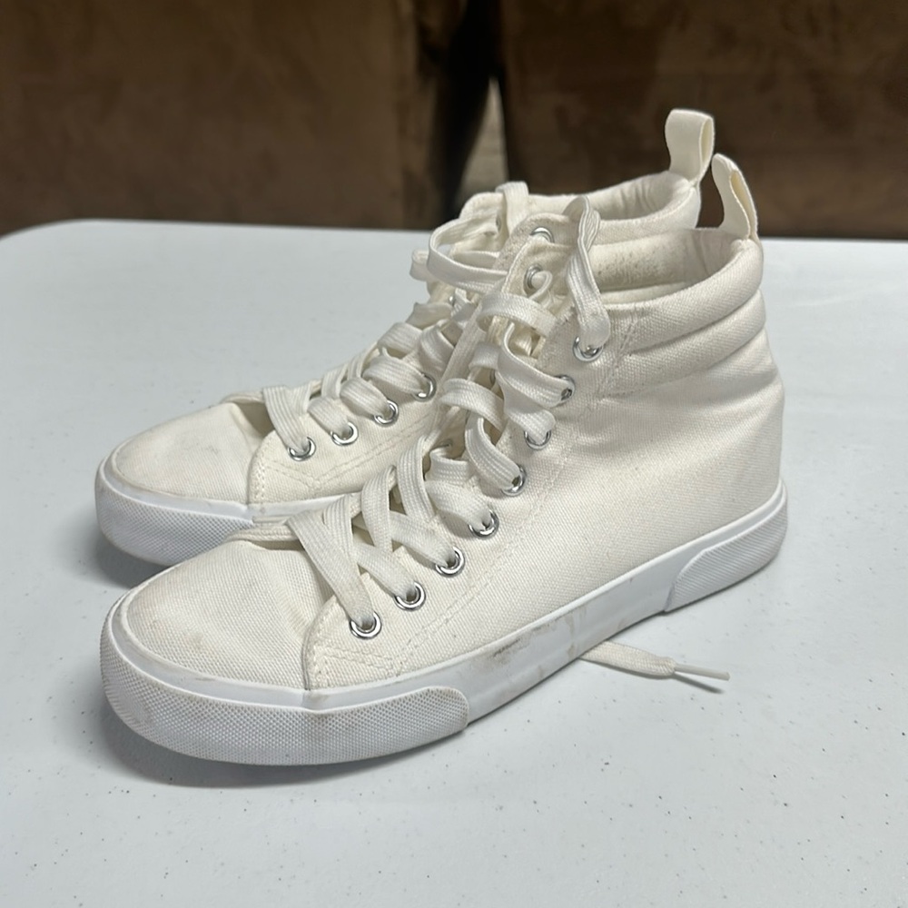 White Sneaker Shoes Size 6